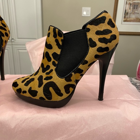 Gently Used Aldo Size 39 Leather Leopard Print Platform Bootie - Picture 9 of 13